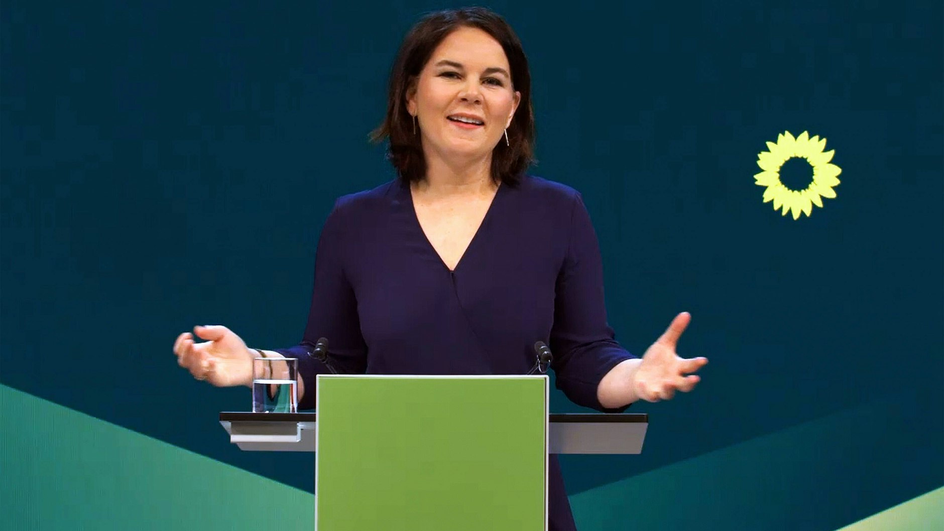 &nbsp;Liegen in einer aktuellen Umfrage des Meinungsforschungsinstituts plötzlich vor der CDU: die Grünen mit Kanzlerkandidatin Annalena Baerbock