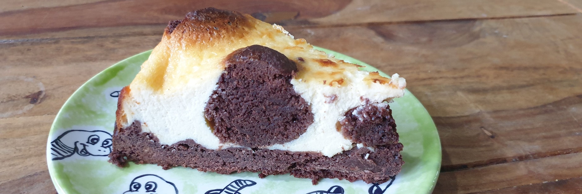 Schokoboden, schokoladige Teigflocken, Käsekuchen: dieser Russische Zupfkuchen ist ein Gedicht.