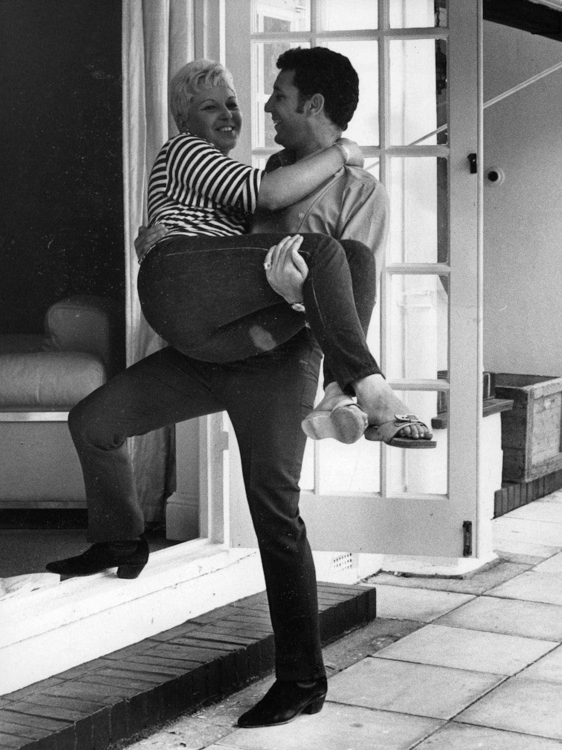 Tom Jones und seine Frau Linda 1972 in London.