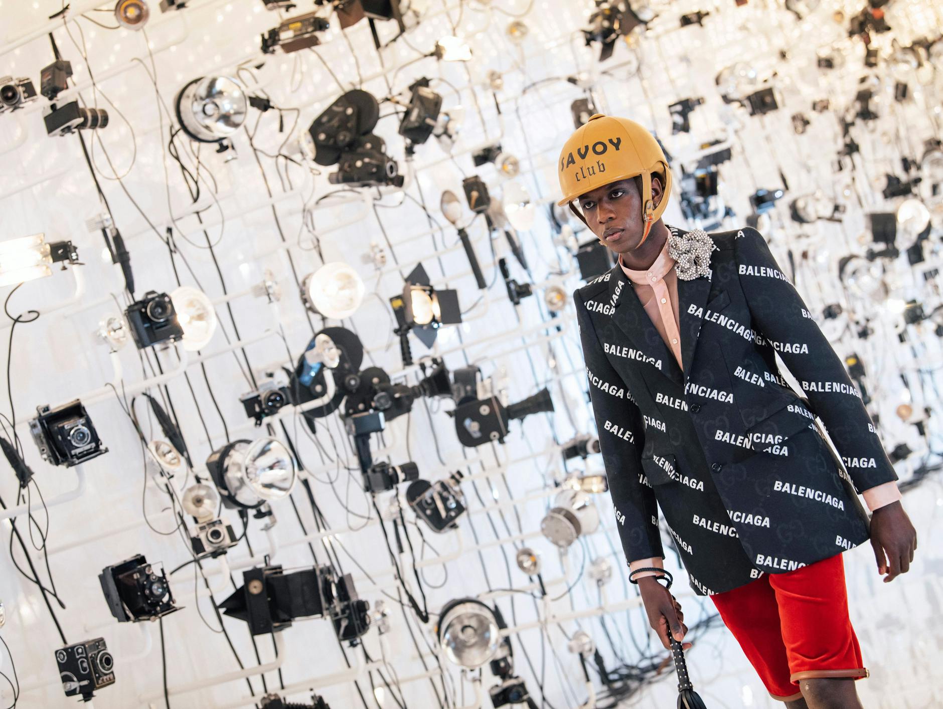 Fashion-Fusion: Auch wenn Balenciaga draufsteht, ist Gucci drin. Zum 100. Geburtstag von Gucci machten Alessandro Michele und Demna Gvasalia gemeinsame Sache.