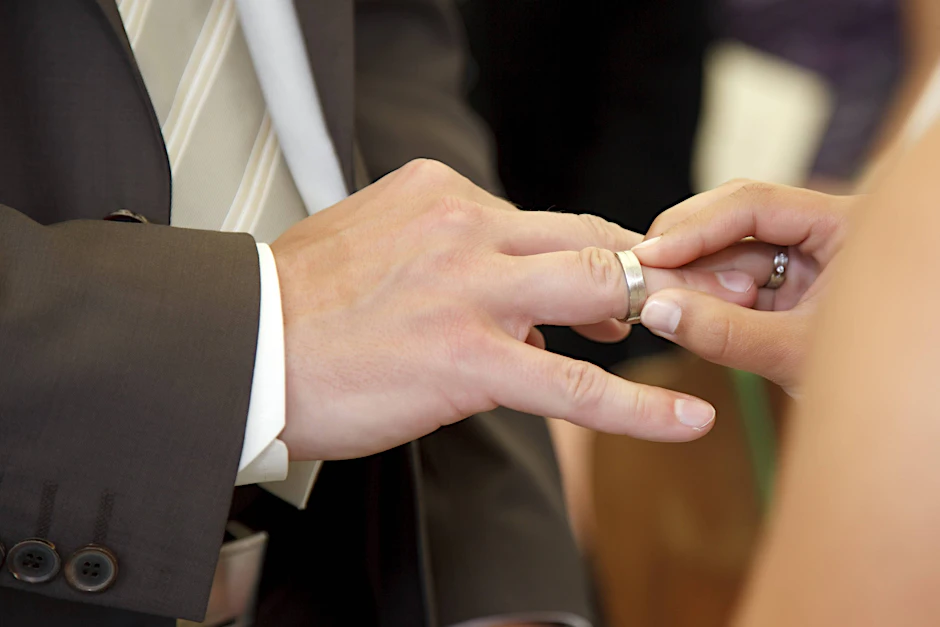 Vier Hochzeiten in 37 Tagen: Das hat ein taiwanesisches Paar auf sich genommen, um mehr als einen Monat Urlaub zu bekommen.