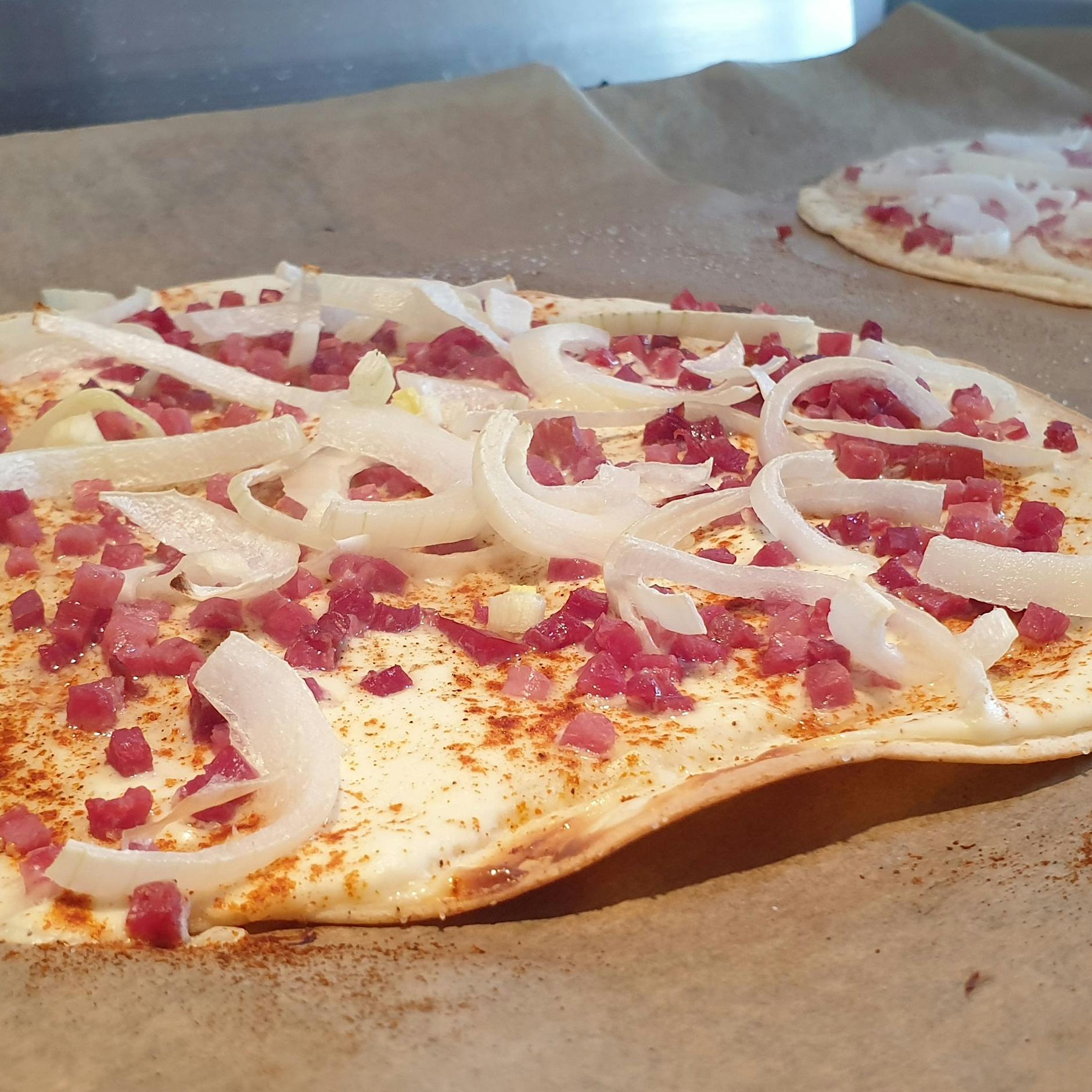 Blitz-Flammkuchen: So gelingt der leichte Mittags-Snack in nur 15 Minuten