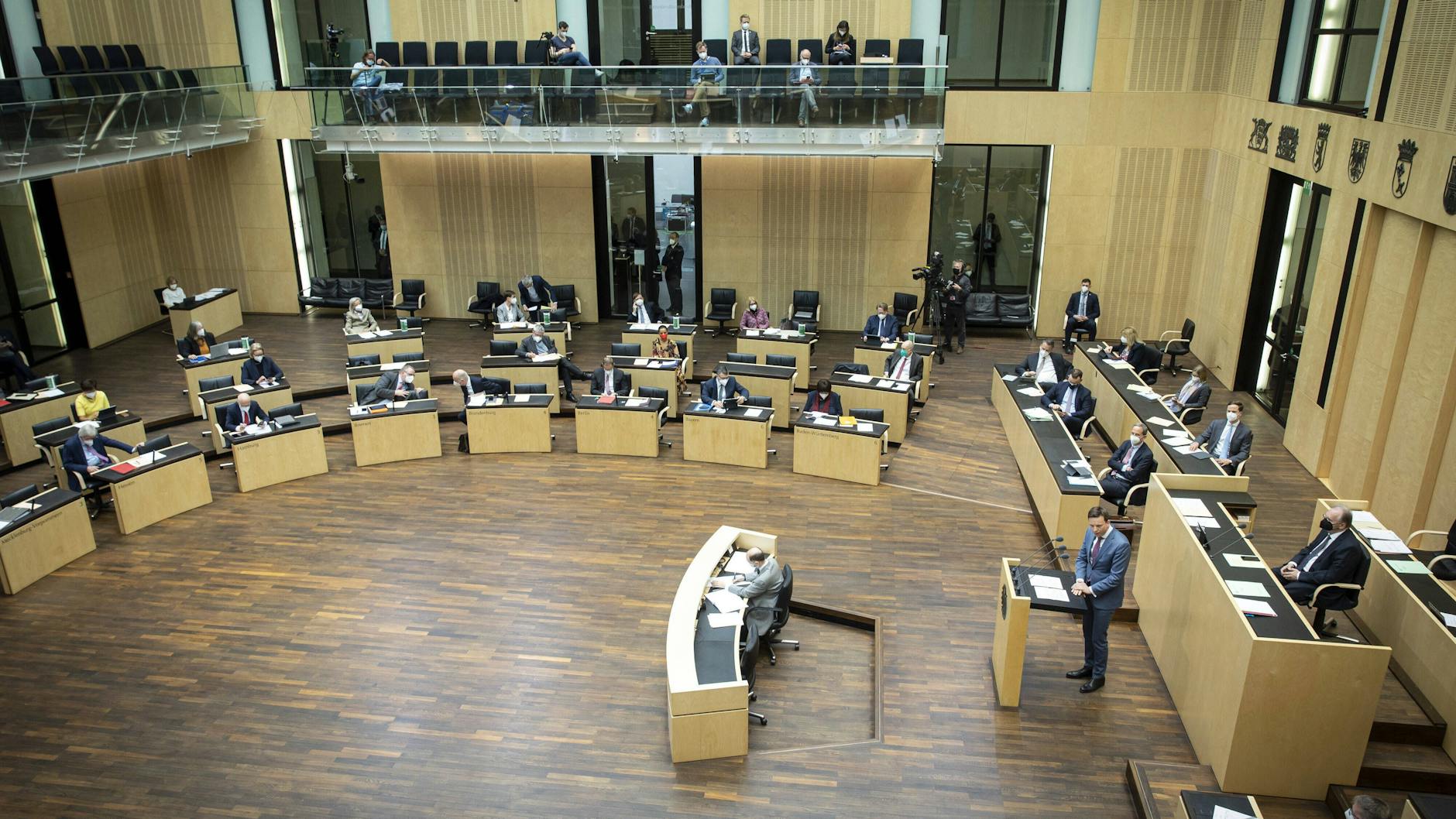 Der Bundesrat hat am Donnerstag die Bundes-Notbremse gebilligt.