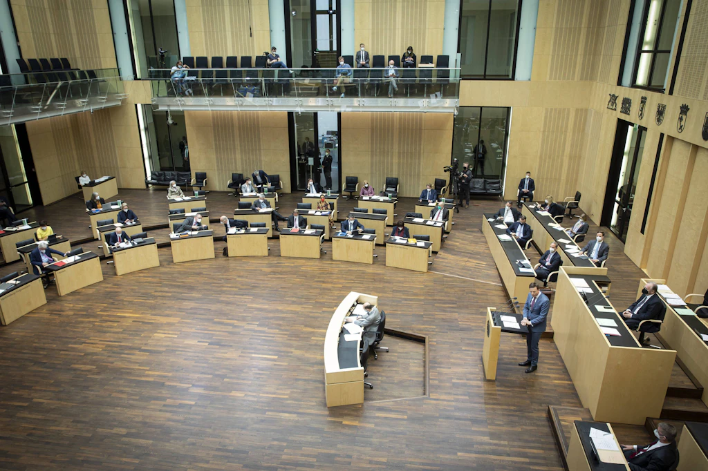 Bundesrat billigt Corona-Notbremse: Berlin hat sich enthalten