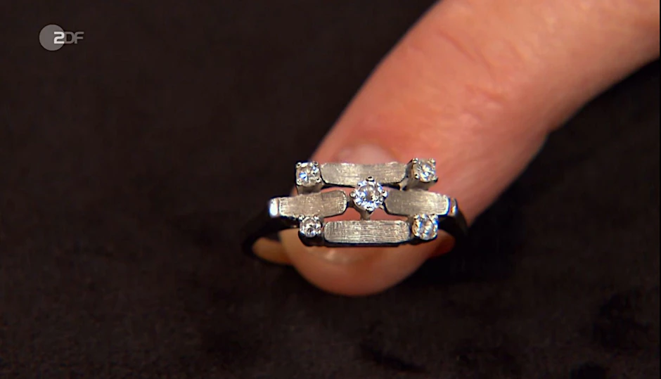 Dieser Ring weckt bei&nbsp;„Bares für Rares“-Kandidatin Marlies Hoppe schlimme Erinnerungen.