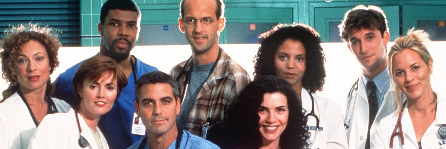Die Darsteller der amerikanischen Fernsehserie „Emergency Room – Die Notaufnahme“. Vorne v.l.: Laura Innes, George Clooney und Julianna Margulies. Hinten v.l.: Alex Kingston, Eric La Salle, Anthony Edwards, Gloria Reuben, Noah Wyle und Maria Bello.