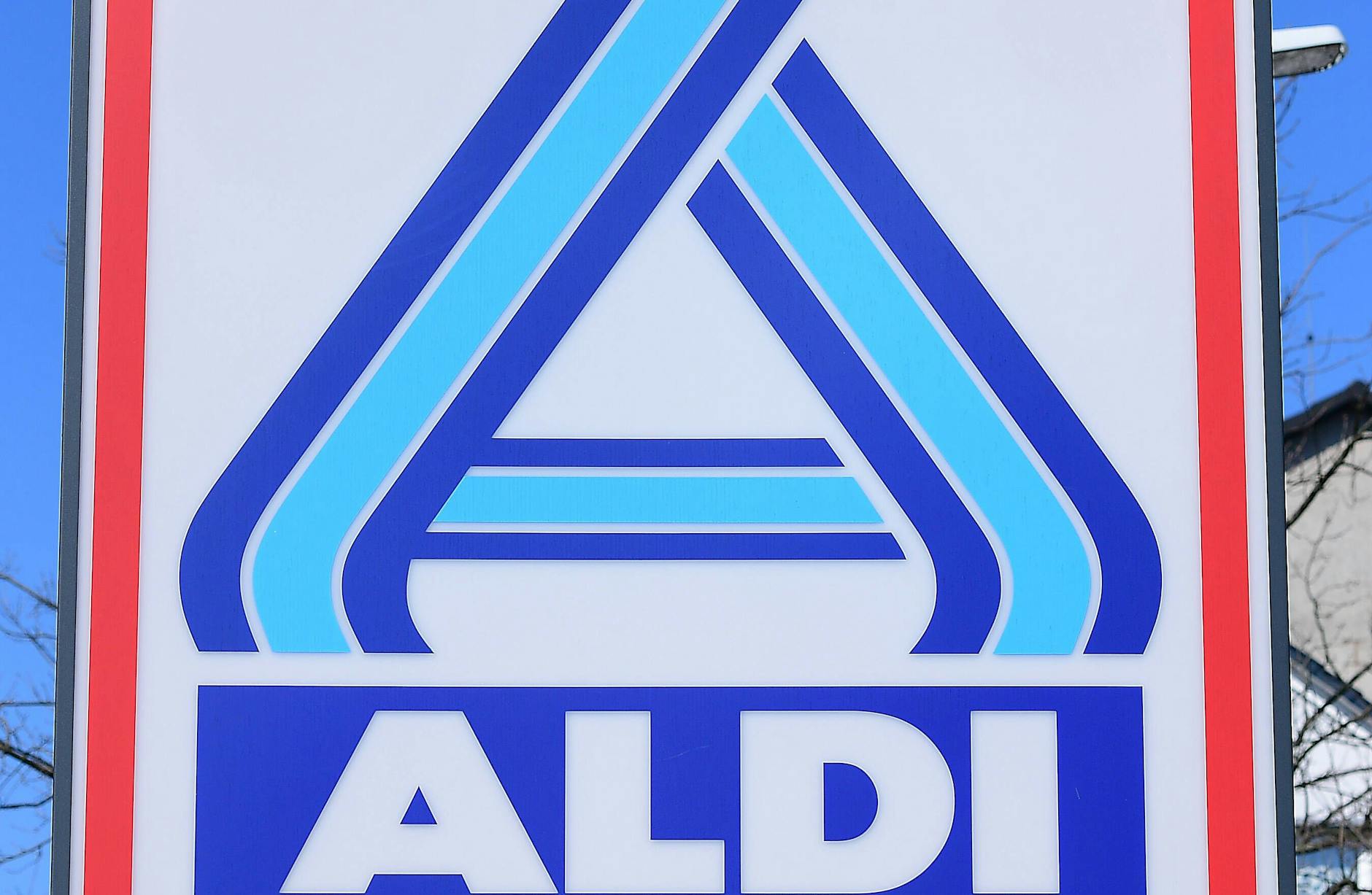 Ein einer Aldi-Filiale in Berlin ist es zu einem rassistischen Vorfall gekommen.