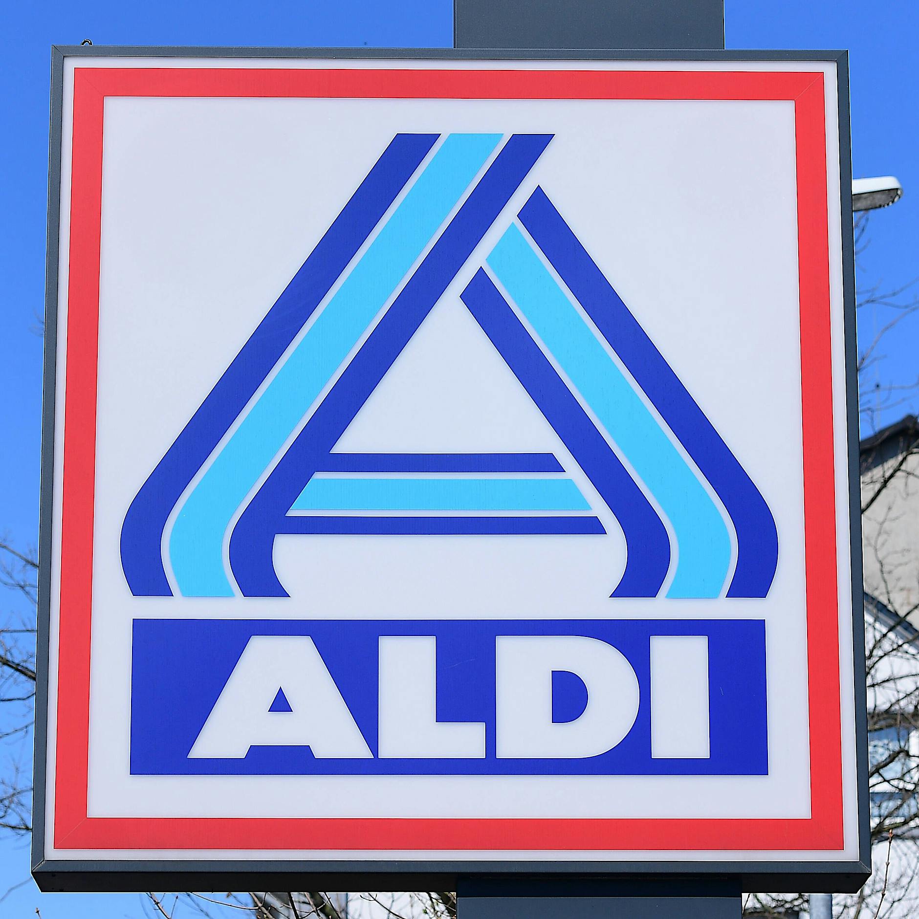 Kunde in Berliner Aldi-Filiale rassistisch beleidigt und angegriffen