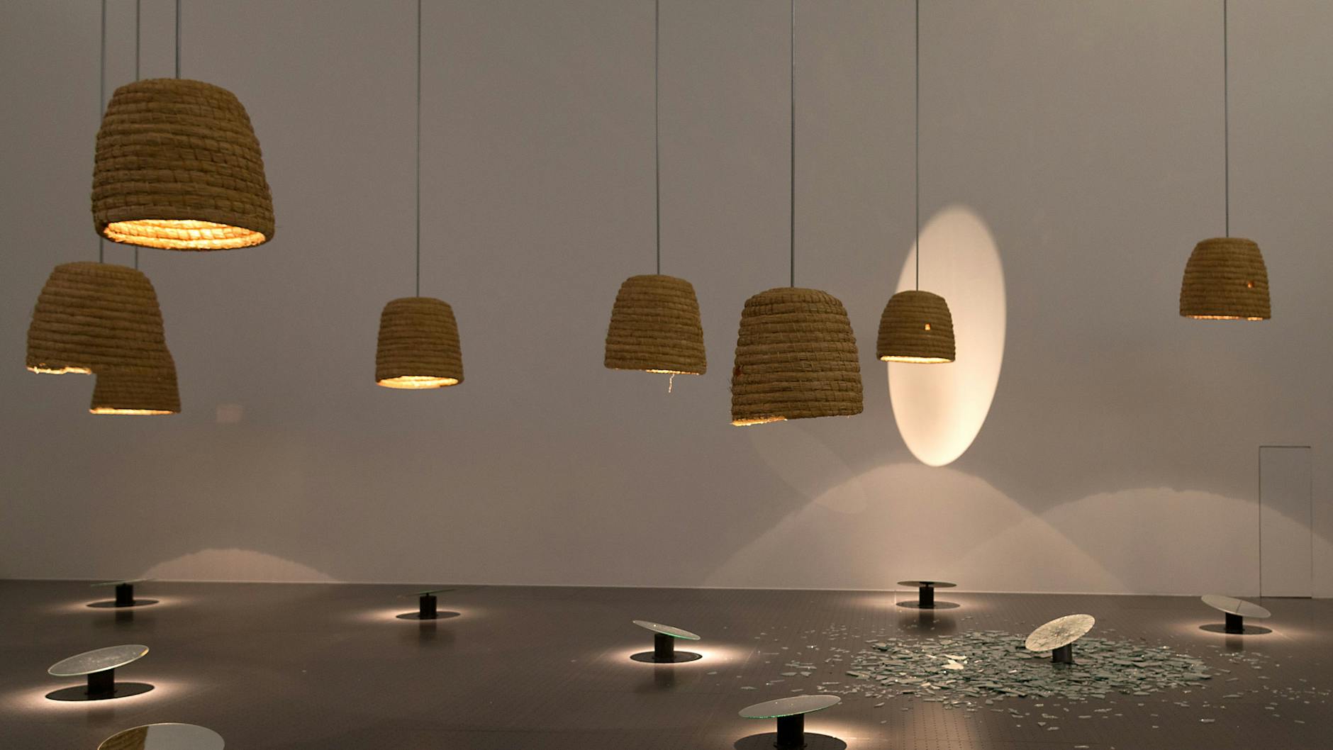 Rebecca Horn: „Bees Planetary Map“, 1998.