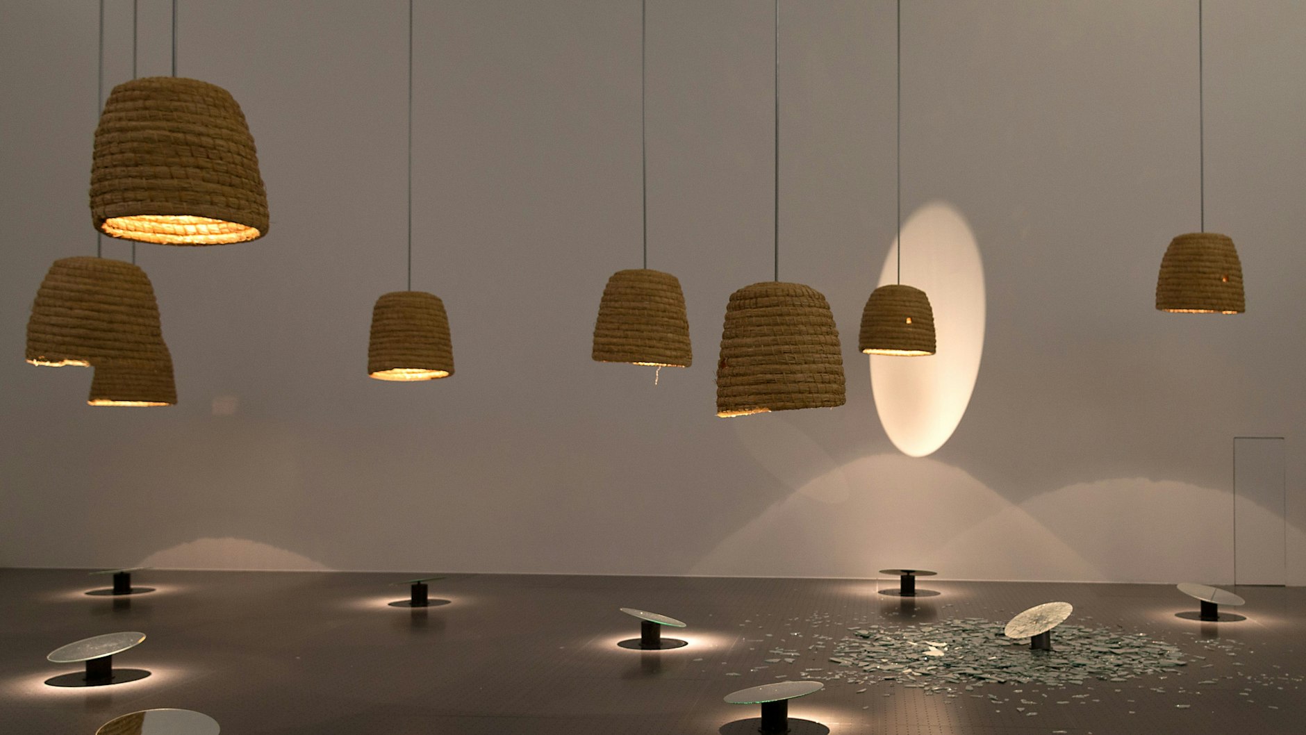 Rebecca Horn: „Bees Planetary Map“, 1998.