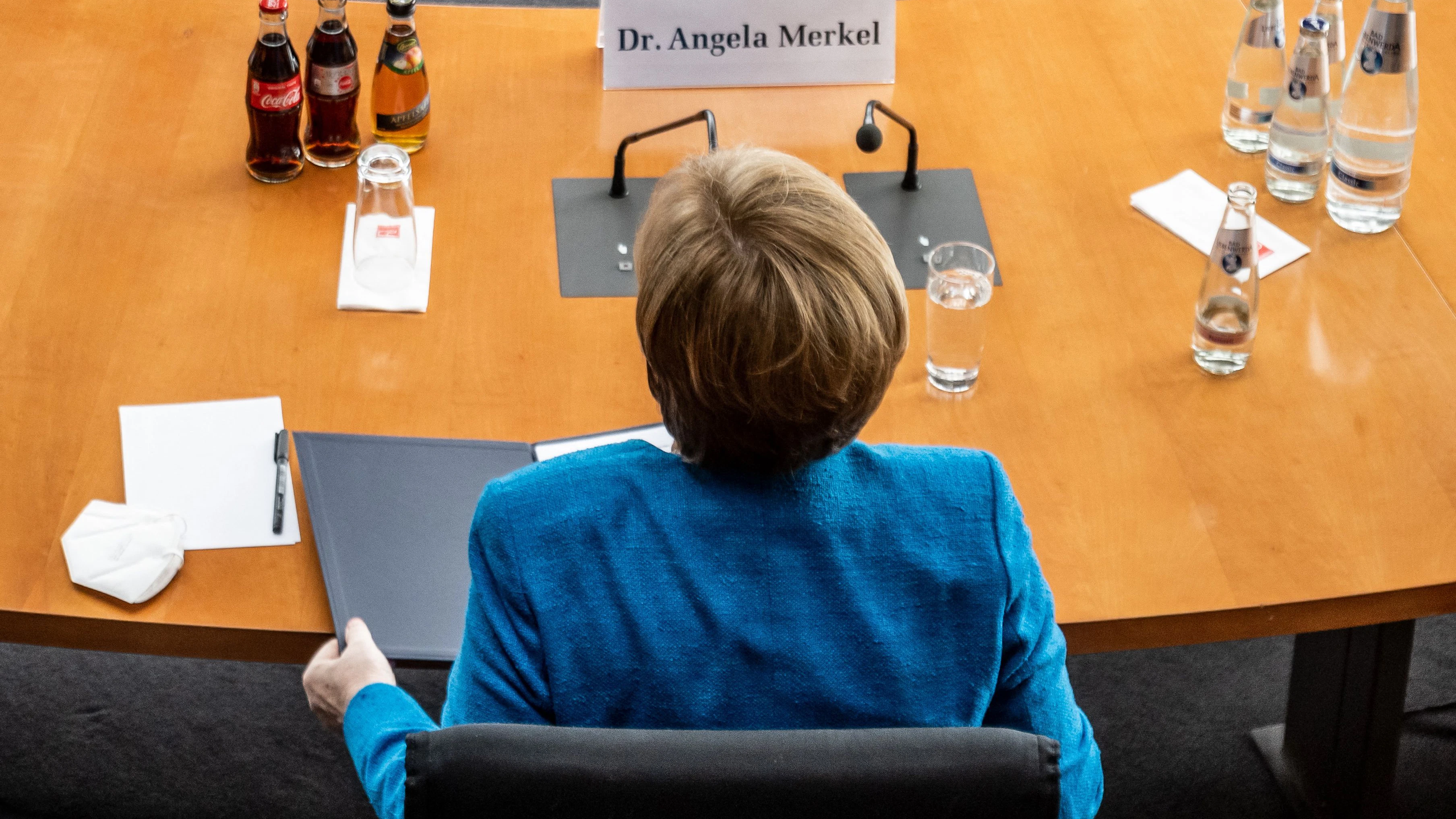 Angela Merkel vor dem Ausschuss.