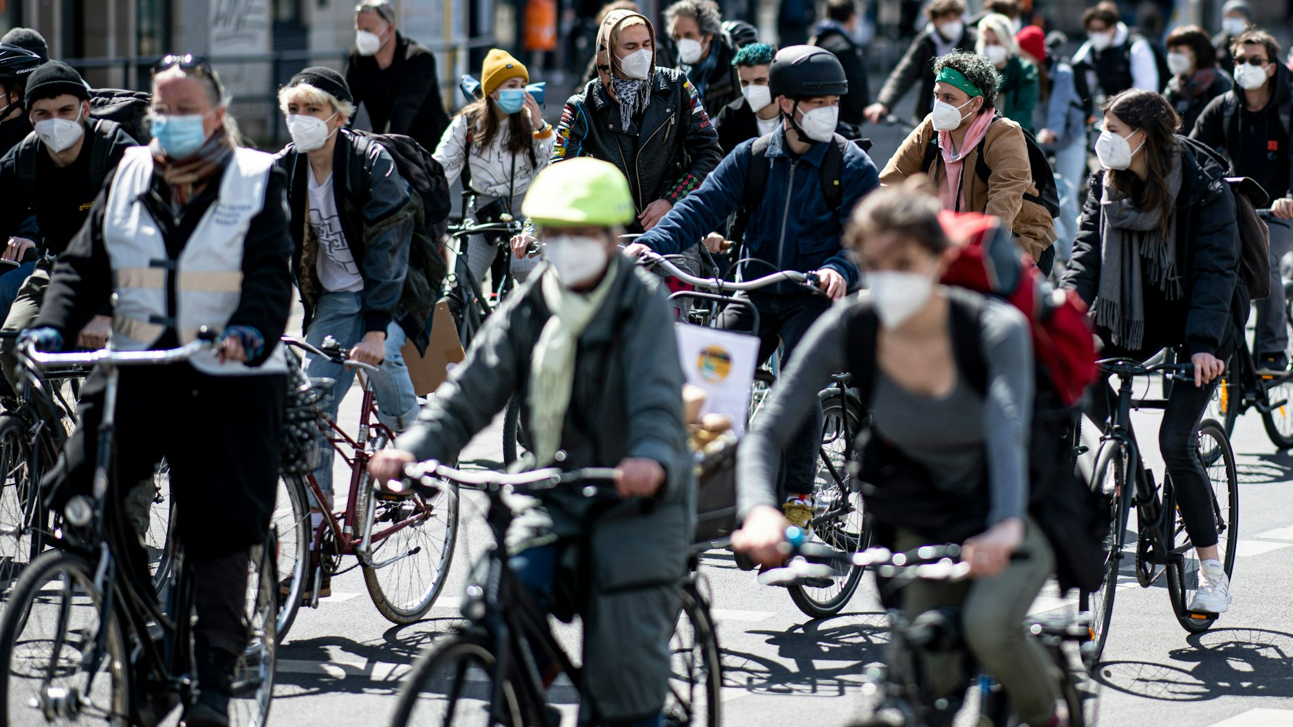 Hunderte Menschen versammelten sich in der Berliner Innenstadt.&nbsp;