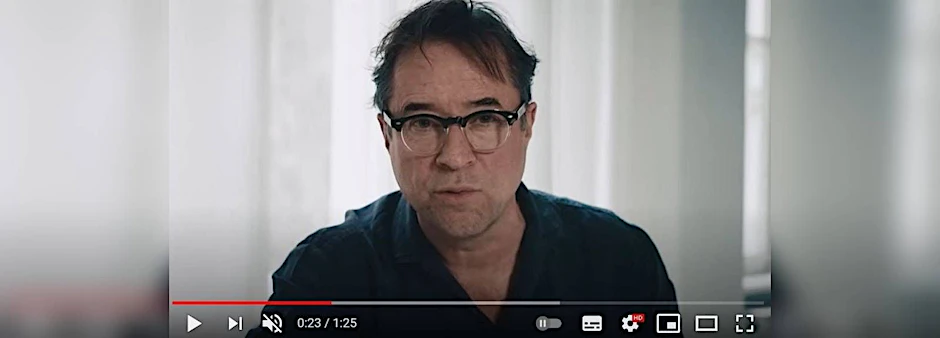Jan Josef Liefers ist einer von über 50 Schauspielern, die unter den Hashtags #allesdichtmachen, #niewiederaufmachen und #lockdownfürimmer mit scharfer Satire gegen die Corona-Politik protestieren.