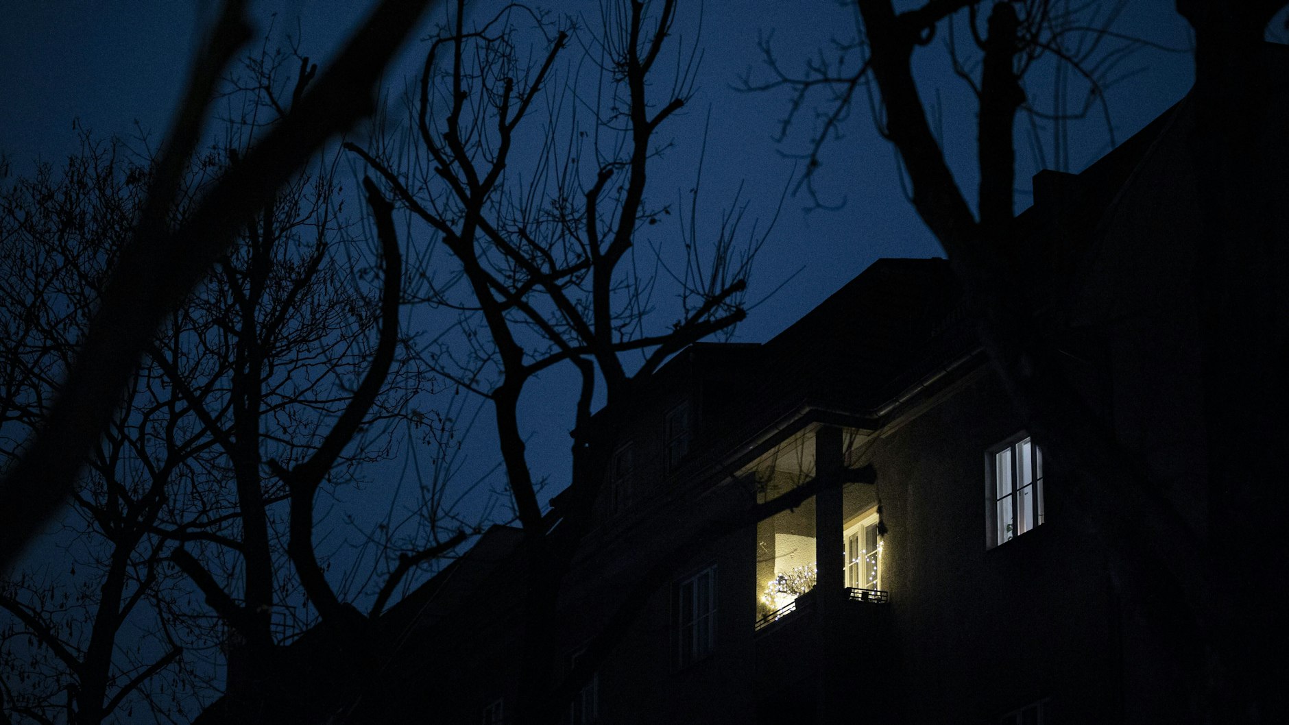 Man darf das Haus nicht mehr verlassen, wenn die Ausgangssperren greifen. Ist das verfassungskonform? Deutschland streitet.