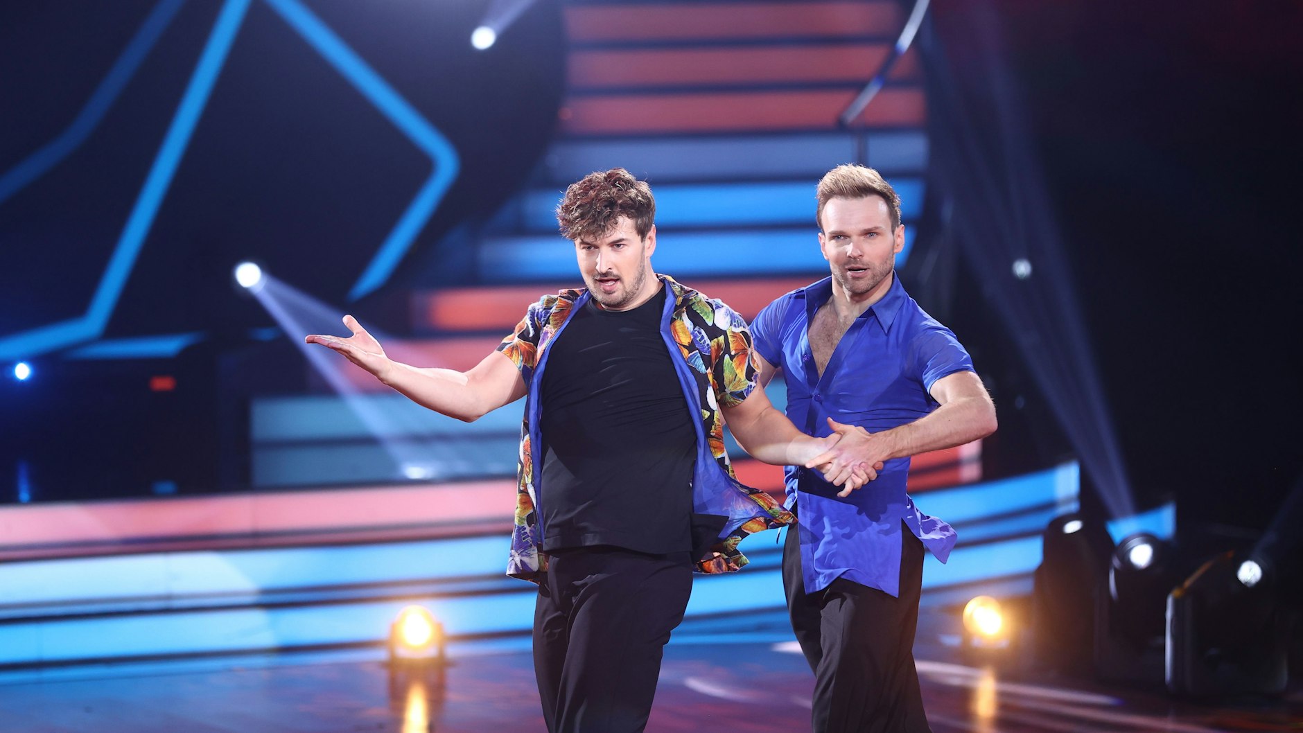 <a href="https://www.berliner-kurier.de/show/lets-dance-hier-rettet-der-titelfavorit-ein-tier-leben-li.152574">Nicolas Puschmann</a> und Vadim Garbuzov tanzen in der siebenten Show von „Let's Dance“ eine Samba zu „Te Quiero Baby“ von Pitbull, Chesca, Frankie Valli.