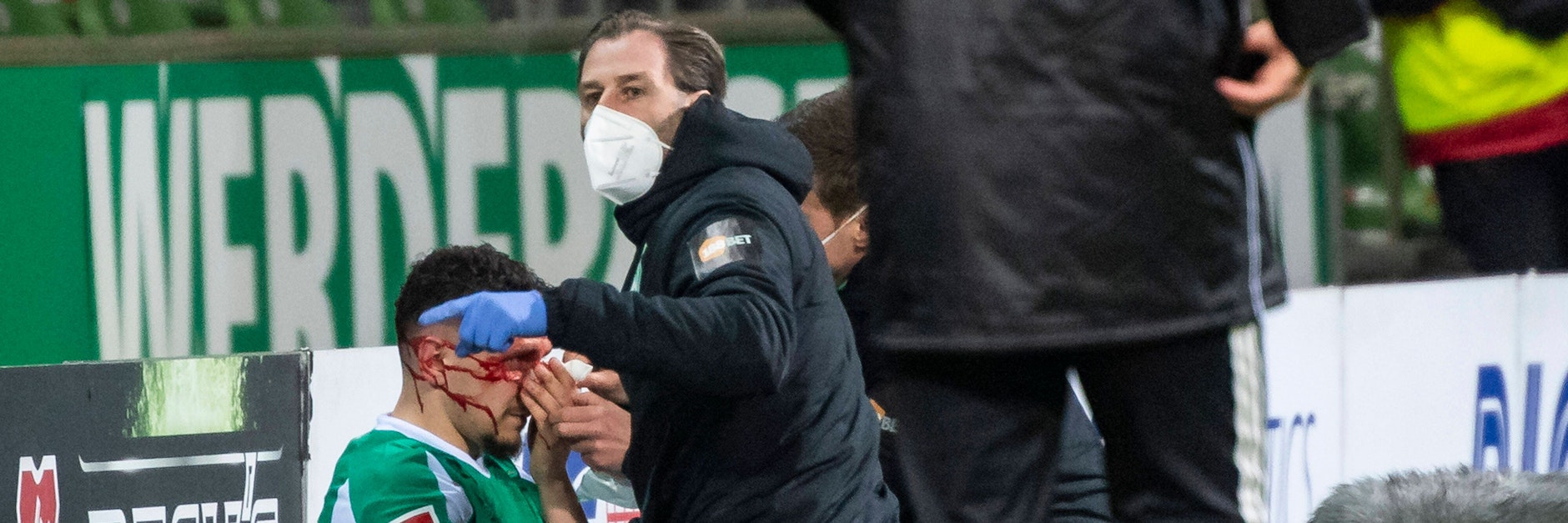 Werders Milos Veljkovic (l.) zog sich gegen Mainz einen Nasenbeinbruch zu und fällt gegen den 1. FC Union aus. 