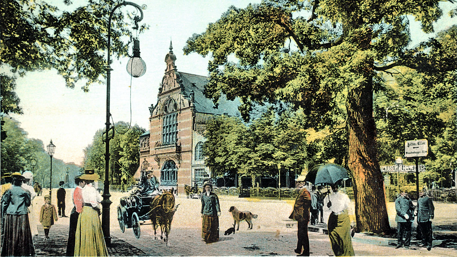 In den Zelten vergnügten sich alle Gesellschaftsschichten. Die Postkarte zeigt das Treiben vor dem Kronprinzenzelt.