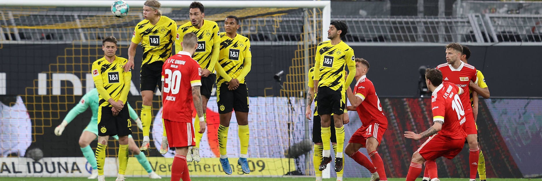 Max Kruses Freistoß, der beinahe in Dortmund den Ausgleich gebracht hätte. Aufgeschoben ist ja nicht aufgehoben ... 