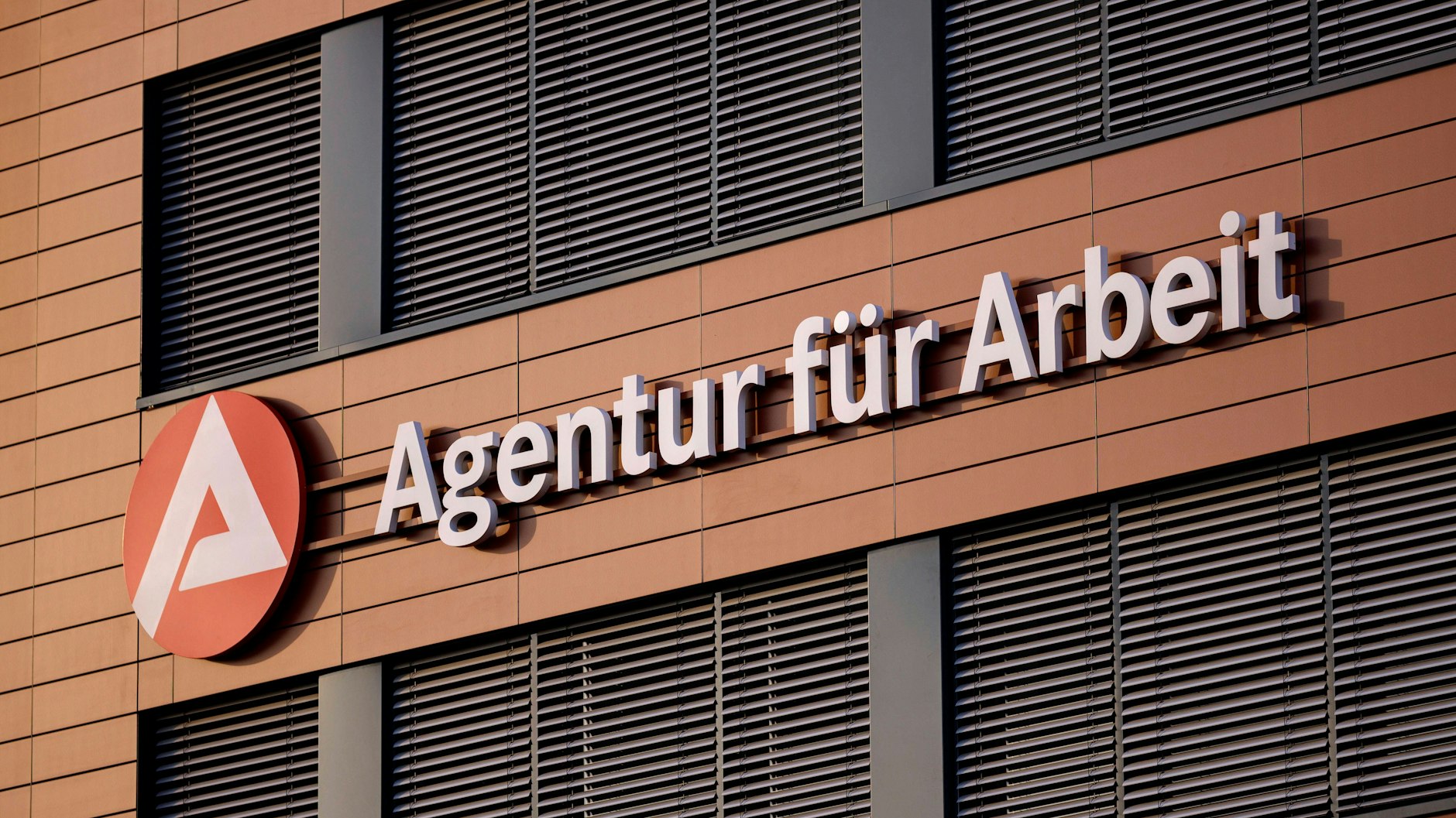 Im Zuge der Corona-Krise haben fast eine Million Menschen in Deutschland ihre Arbeit verloren (Symbolbild).