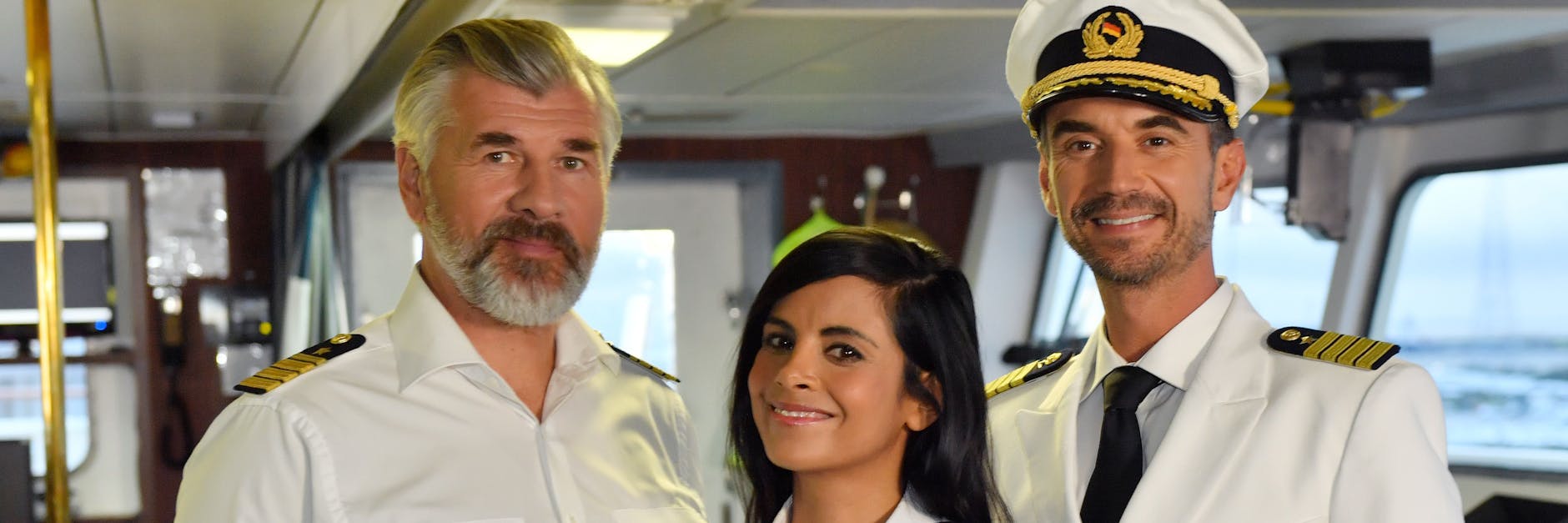 Mit Dr. Delgado (Collien Ulmen-Fernandes) bekamen Kapitän Max Parger (Florian Silbereisen, r.) und Staffkapitän Martin Grimm (Daniel Morgenroth) am Ostersonntag Verstärkung an Bord desTraumschiff.