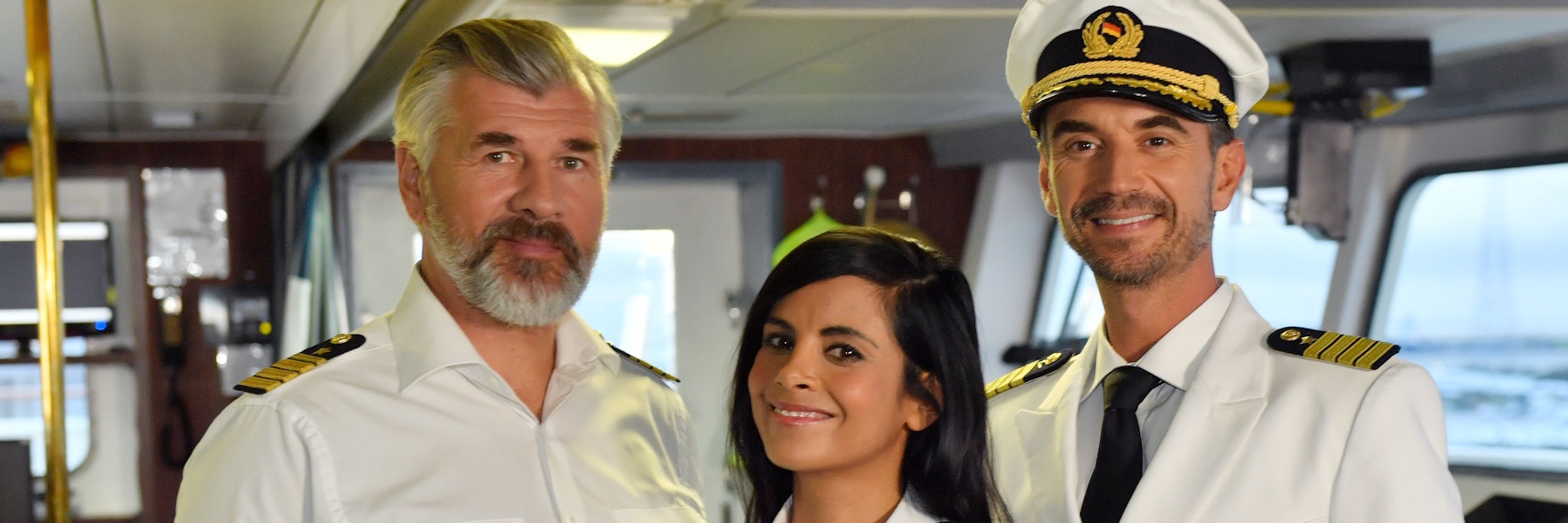 Mit Dr. Delgado (Collien Ulmen-Fernandes) bekamen Kapitän Max Parger (Florian Silbereisen, r.) und Staffkapitän Martin Grimm (Daniel Morgenroth) am Ostersonntag Verstärkung an Bord desTraumschiff.