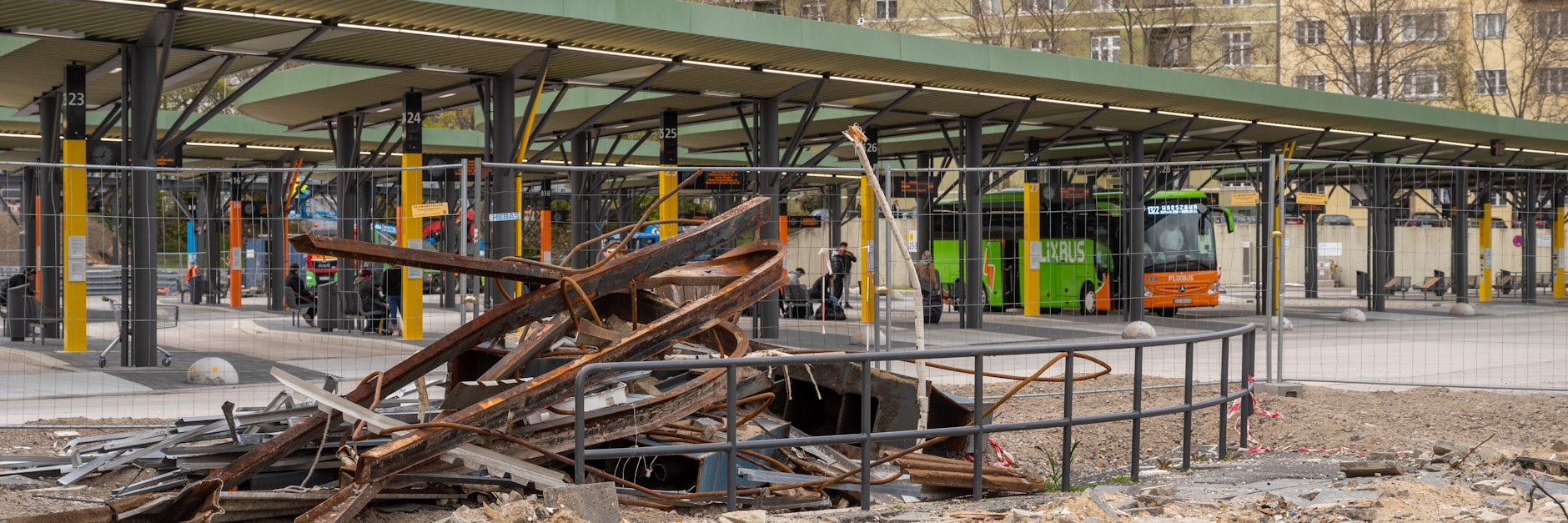 Schick, der neue 39-Millionen-ZOB: fünf Jahre nach Baubeginn ist immer noch nicht alles fertig.