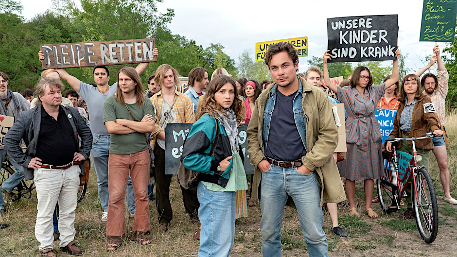 Franka (Janina Fautz) und Stefan (Ferdinand Lehmann) in „Die unheimliche Leichtigkeit der Revolution“.<br>