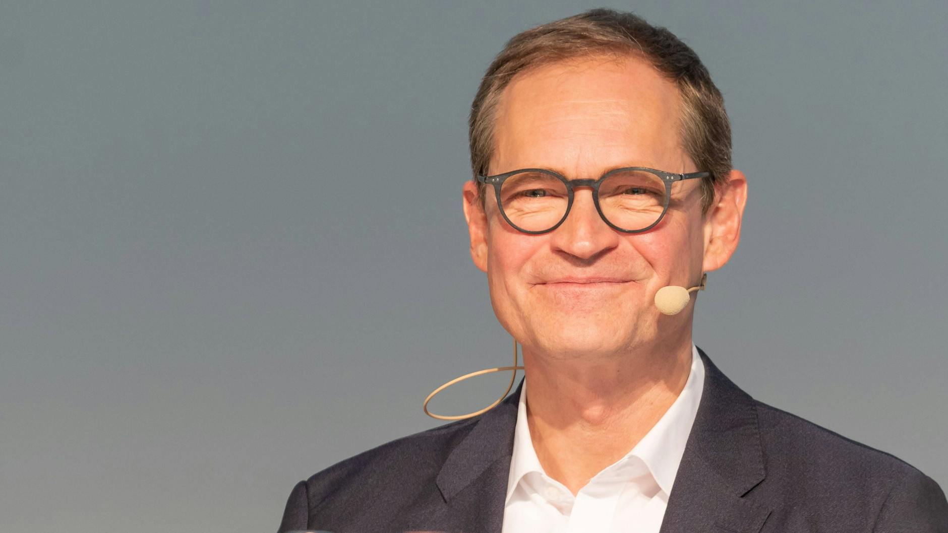 Michael Müller (SPD) glaubt, dass Impfzentren noch lange benötigt werden, etwa für die Impfung von Studierenden.