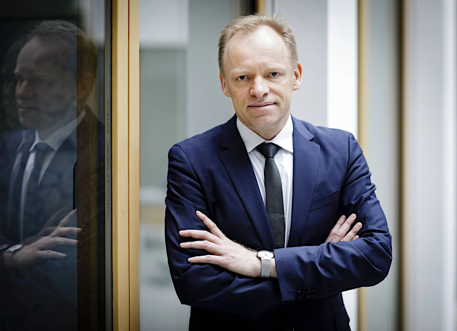 Laut Clemens Fuest, dem Präsidenten des Ifo Institutes, dämpfen&nbsp;„die dritte Infektionswelle und Engpässe bei Vorprodukten ... die Erholung der deutschen Wirtschaft“.
