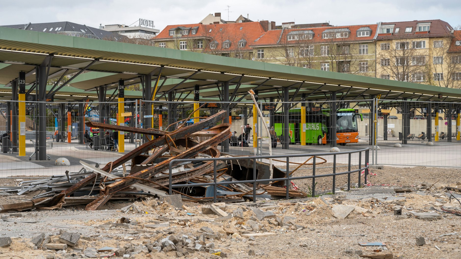 ZOB Berlin: Der Umbau verzögert sich, während die Kosten aus dem Ruder laufen.