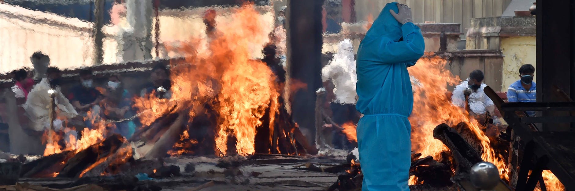 Die Krematorien und andere Verbrennungsstätten wie hier in Neu Delhi können die Flut von Covid-19-Todesopfern kaum noch bewältigen.