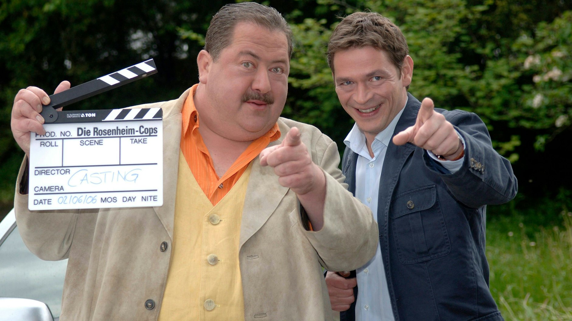 Rosenheim-Cop Korbinian Hofer (Joseph Hannesschläger) mit seinem Kollegen Christian Lind (Tom Mikulla)