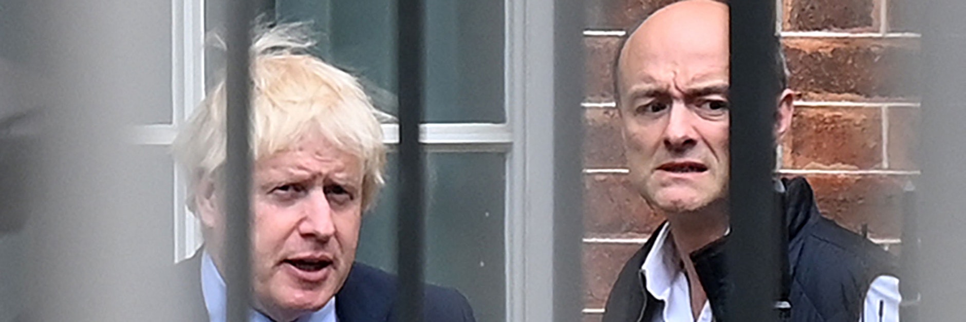Als sie noch Kumpels waren: Premierminister Boris Johnson (l.) und Dominic Cummings,&nbsp; Mastermind hinter der erfolgreichen Brexit-Kampagne, 2019 am Hinterausgang von 10 Downing Street.