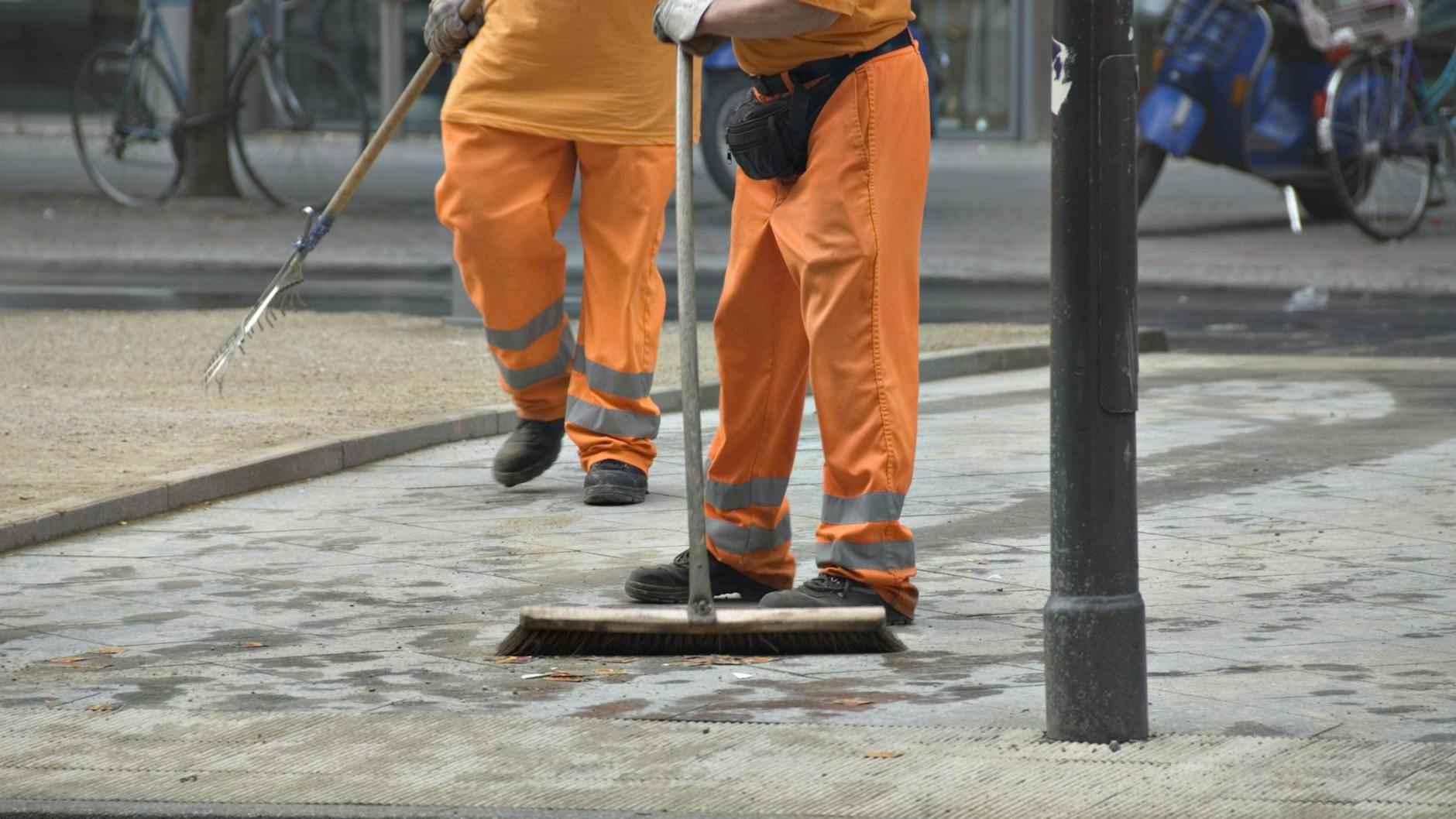 Berlins Straßenfeger haben wegen Corona weniger zu tun.