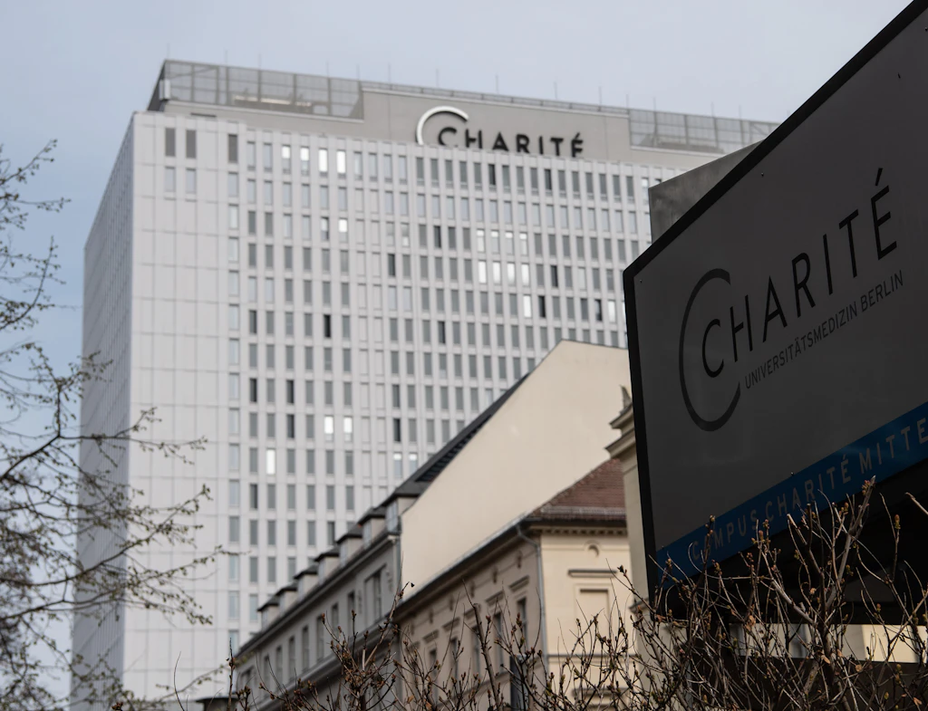 Neue Behandlung gegen Covid-19: Berliner Charité startet Antikörper-Therapie