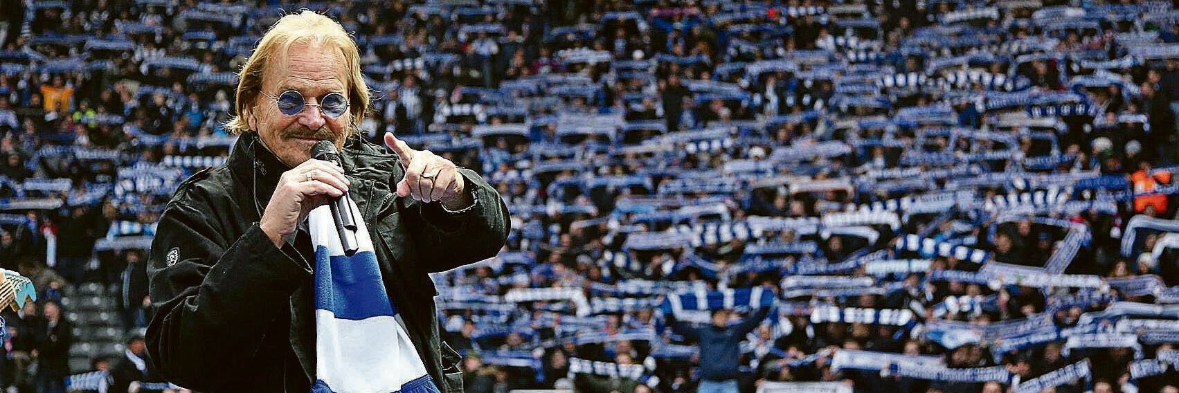 Frank Zander vermisst das Singen seiner Hertha-Hymne in der Ostkurve. Jetzt fordert er die Fans auf, von zu Hause mitzumachen.