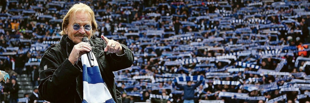 Was macht Hertha Mut? Hymne singen, Frank Zander schicken!