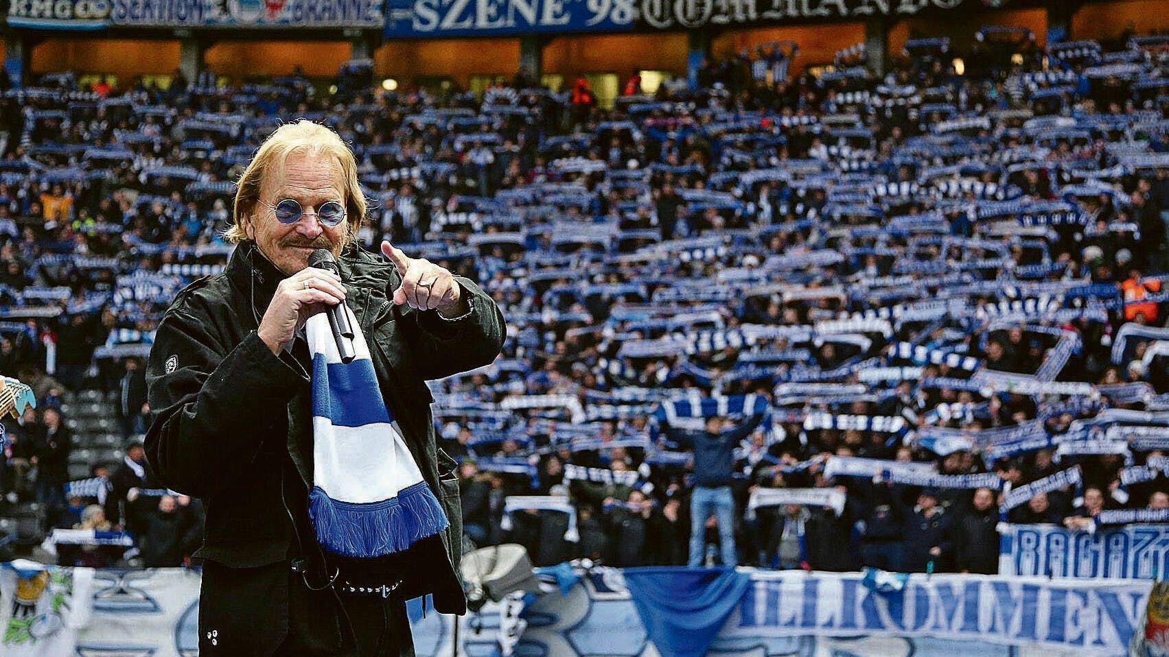 Nicht im Stadion, aber doch zusammen: Frank Zander wünscht sich, dass die Fans von Hertha BSC seine Hymne singen und ihm davon ein Video schicken.