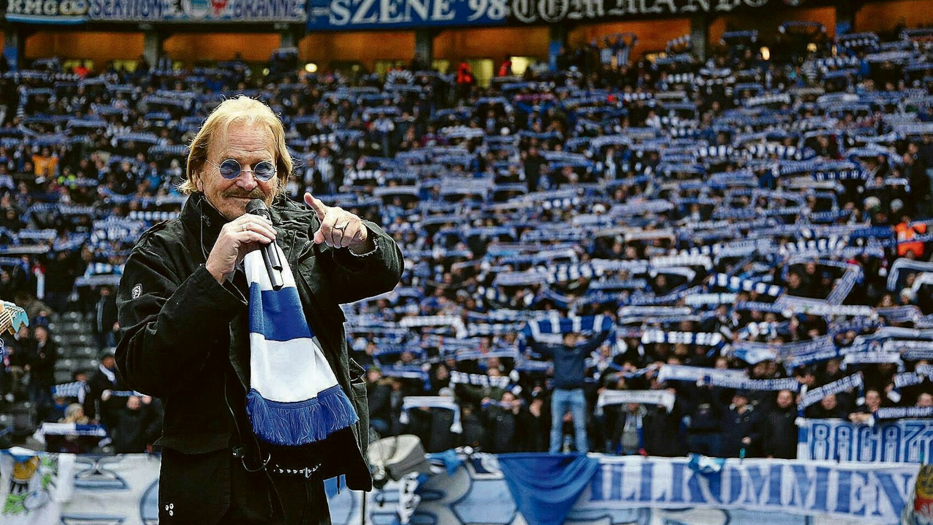 Nicht im Stadion, aber doch zusammen: Frank Zander wünscht sich, dass die Fans von Hertha BSC seine Hymne singen und ihm davon ein Video schicken.