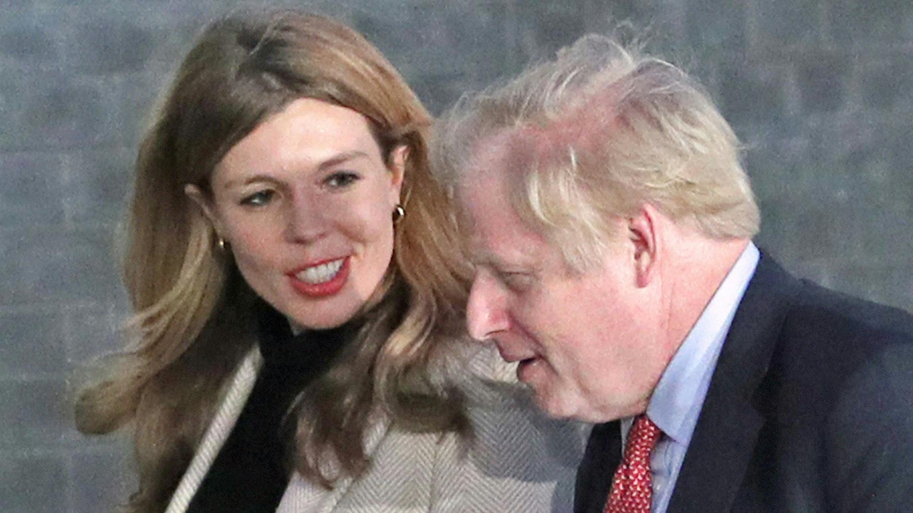 Carrie Symonds, die Verlobte von Boris Johnson, soll den internen Machtkampf gegen Dominic Cummings gewonnen haben. 