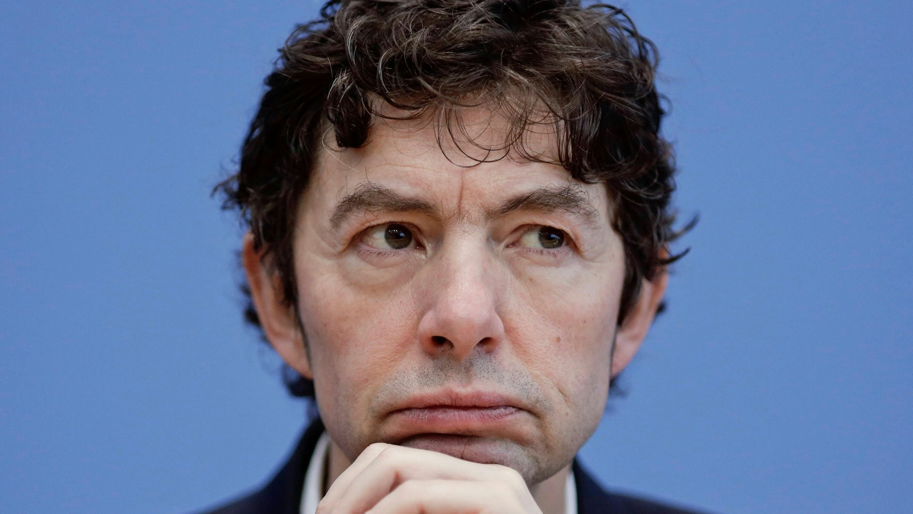 Der Virologe Christian Drosten von der Berliner Charité bleibt hinsichtlich der indischen Corona-Mutation noch gelassen.