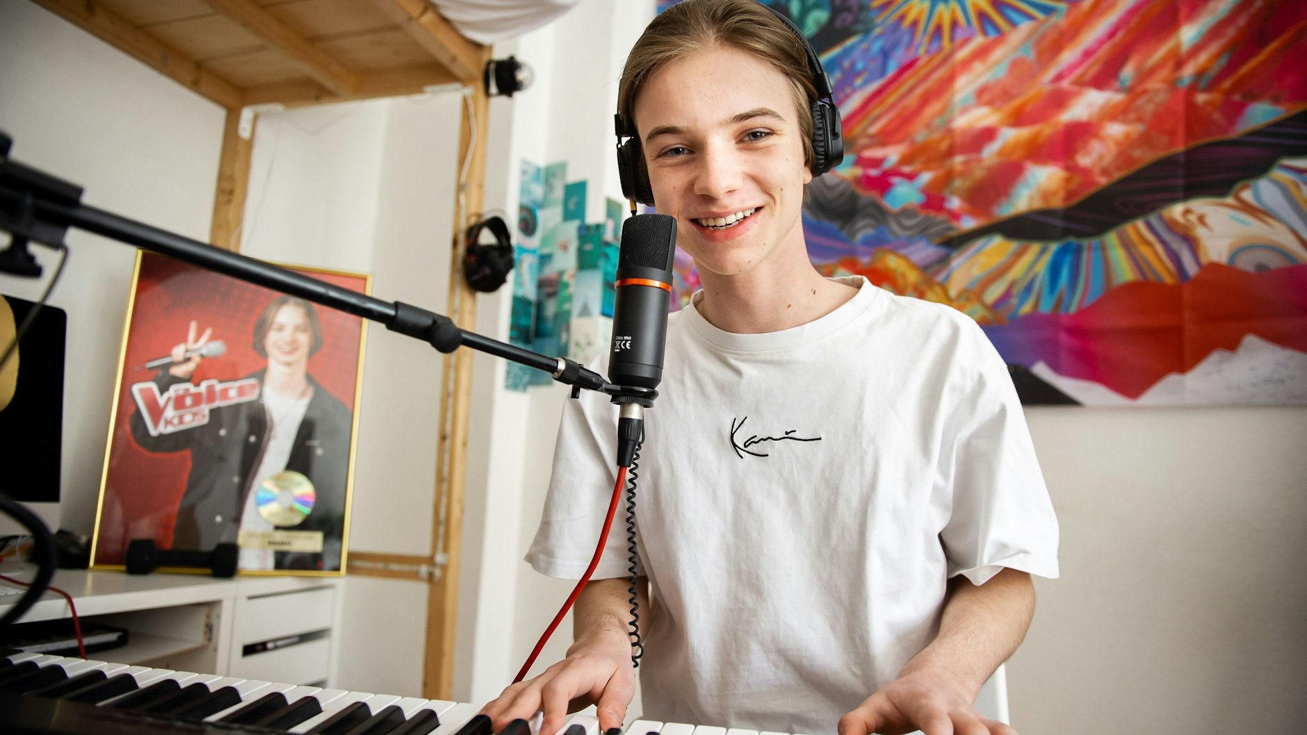 Egon Werler in seinem Kinderzimmer. Dort probt der 15-jährige „The Voice Kids“-Sieger.