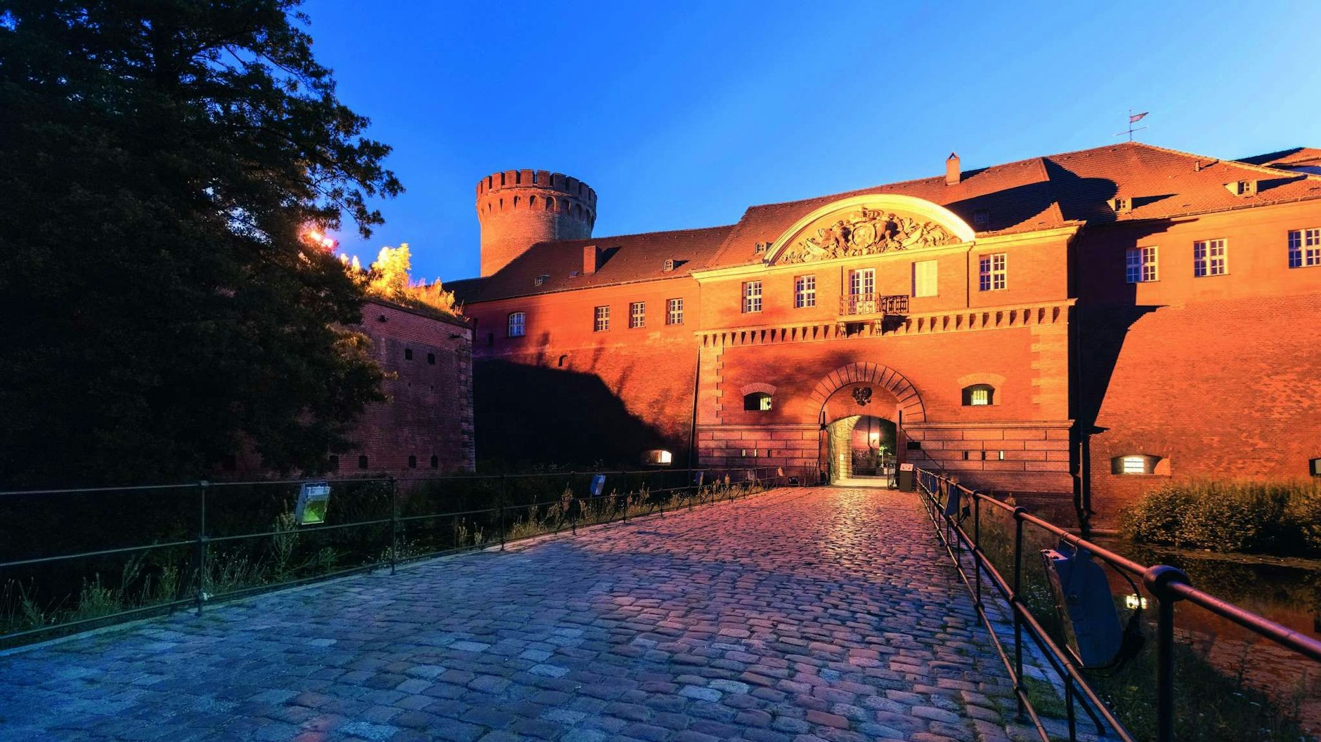 Blick auf die Spandauer Zitadelle. Im Verlies des Juliusturms, dem heute ältesten Bauwerk Berlins, wurde Anna Sydow gefangen gehalten. Nicht ein Sonnenstrahl drang in den Kerker.