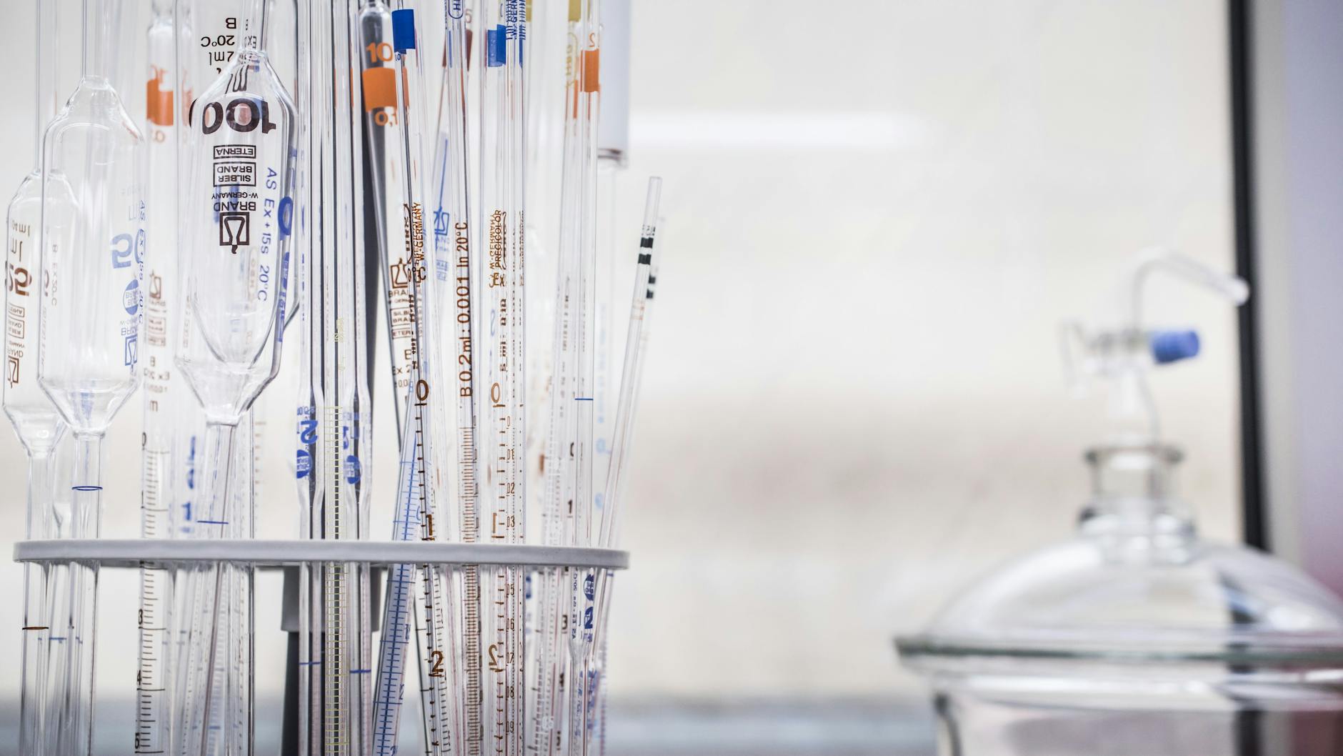 Im Labor des Kriminaltechnischen Instituts am Tempelhofer Damm werden chemische und biologische Gefahrstoffe analysiert.