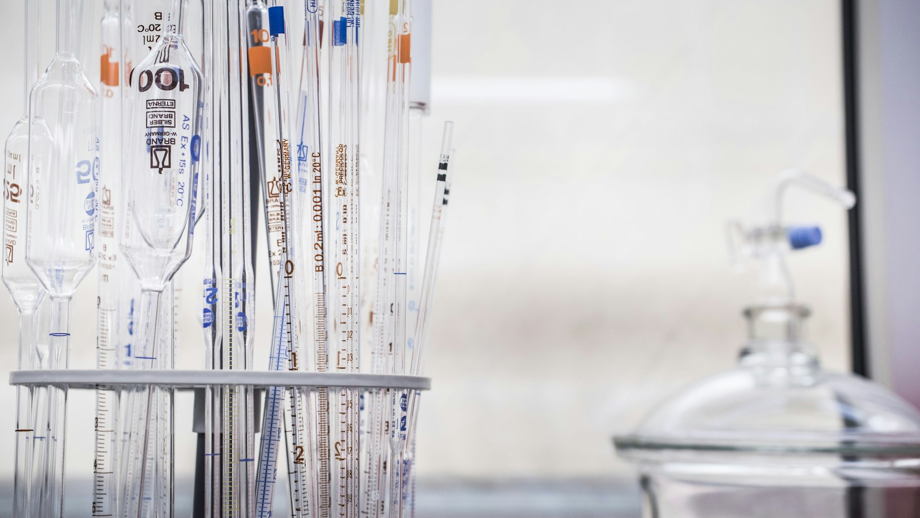 Im Labor des Kriminaltechnischen Instituts am Tempelhofer Damm werden chemische und biologische Gefahrstoffe analysiert.