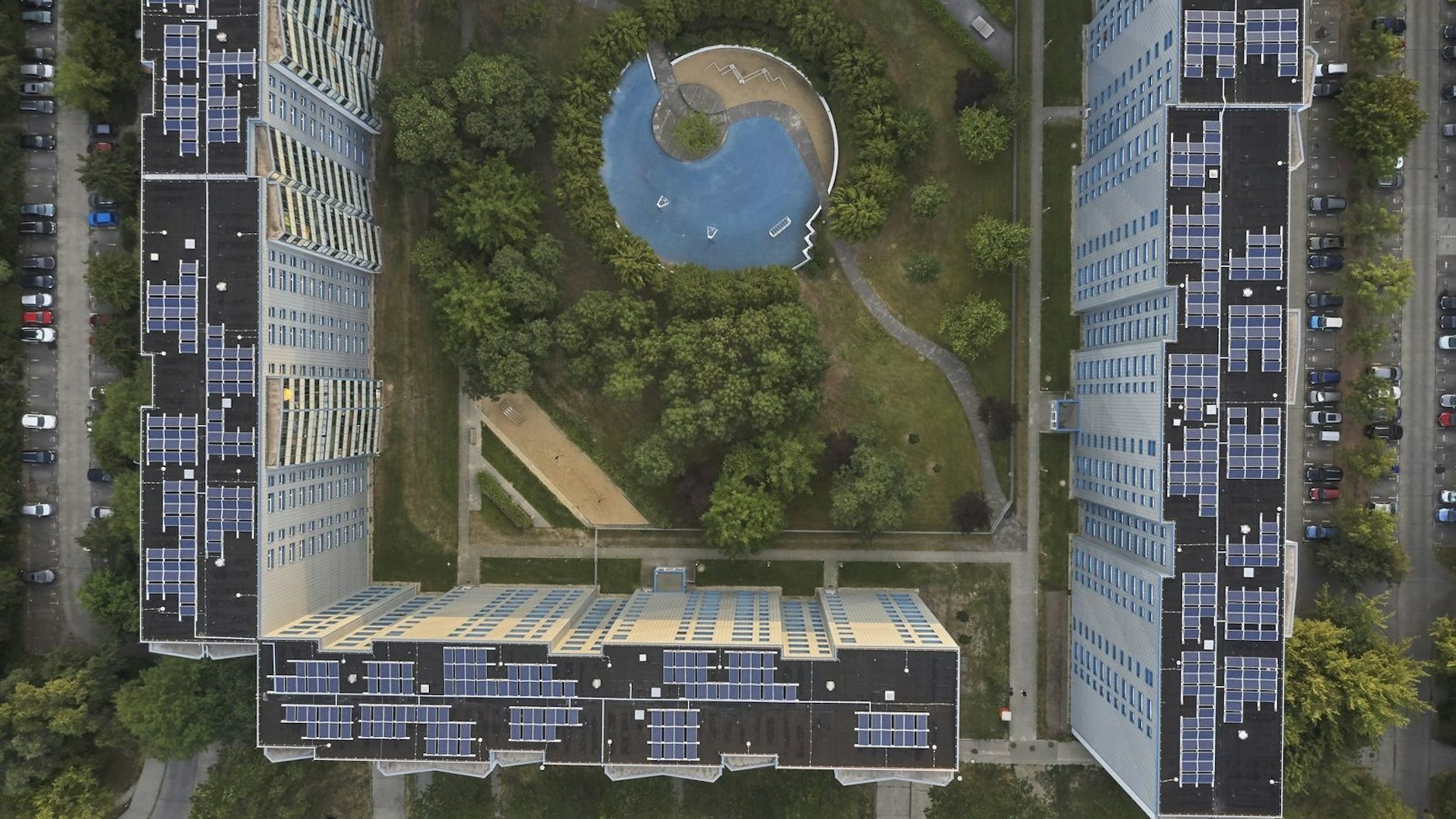 Projekt der Berliner Stadtwerke: Rund 640 Haushalte in der Wohnanlage Malchower Aue in Hohenschönhausen werden mit Sonnenstrom von den Dächern versorgt.