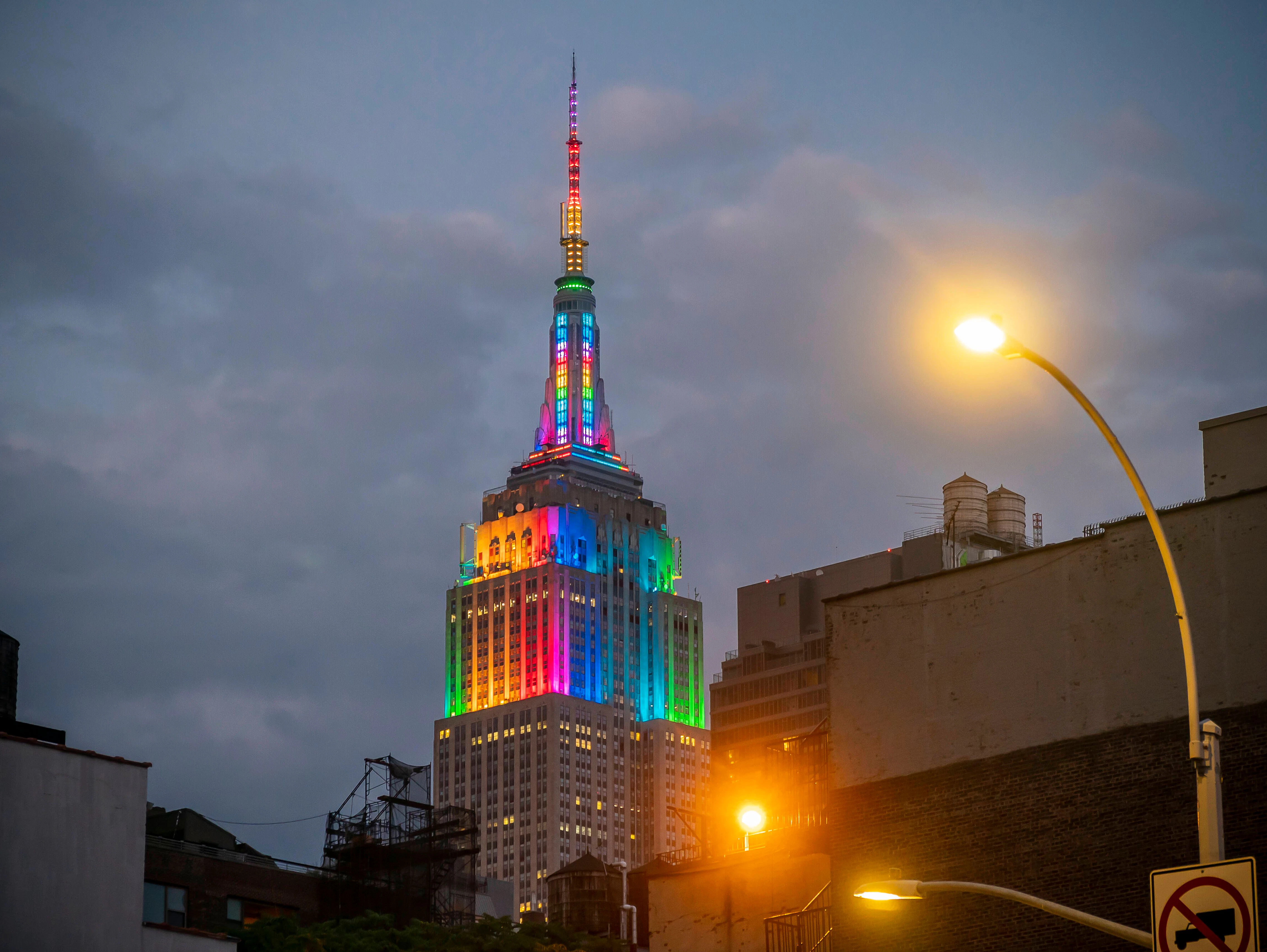 Wahrzeichen der Stadt und stolzes Symbol: das Empire State Building am 28. Juni 2020 – dem Gay Pride Day.