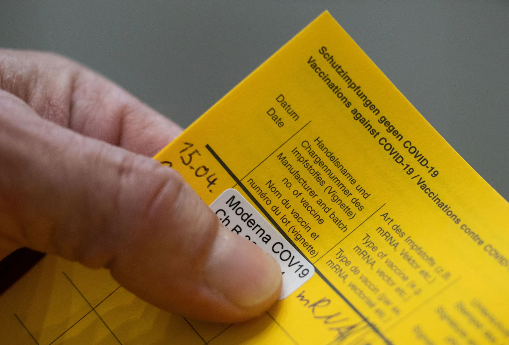 Gefälschte Impfpässe: Berliner Polizei hebt Lager in Drogenwohnung aus