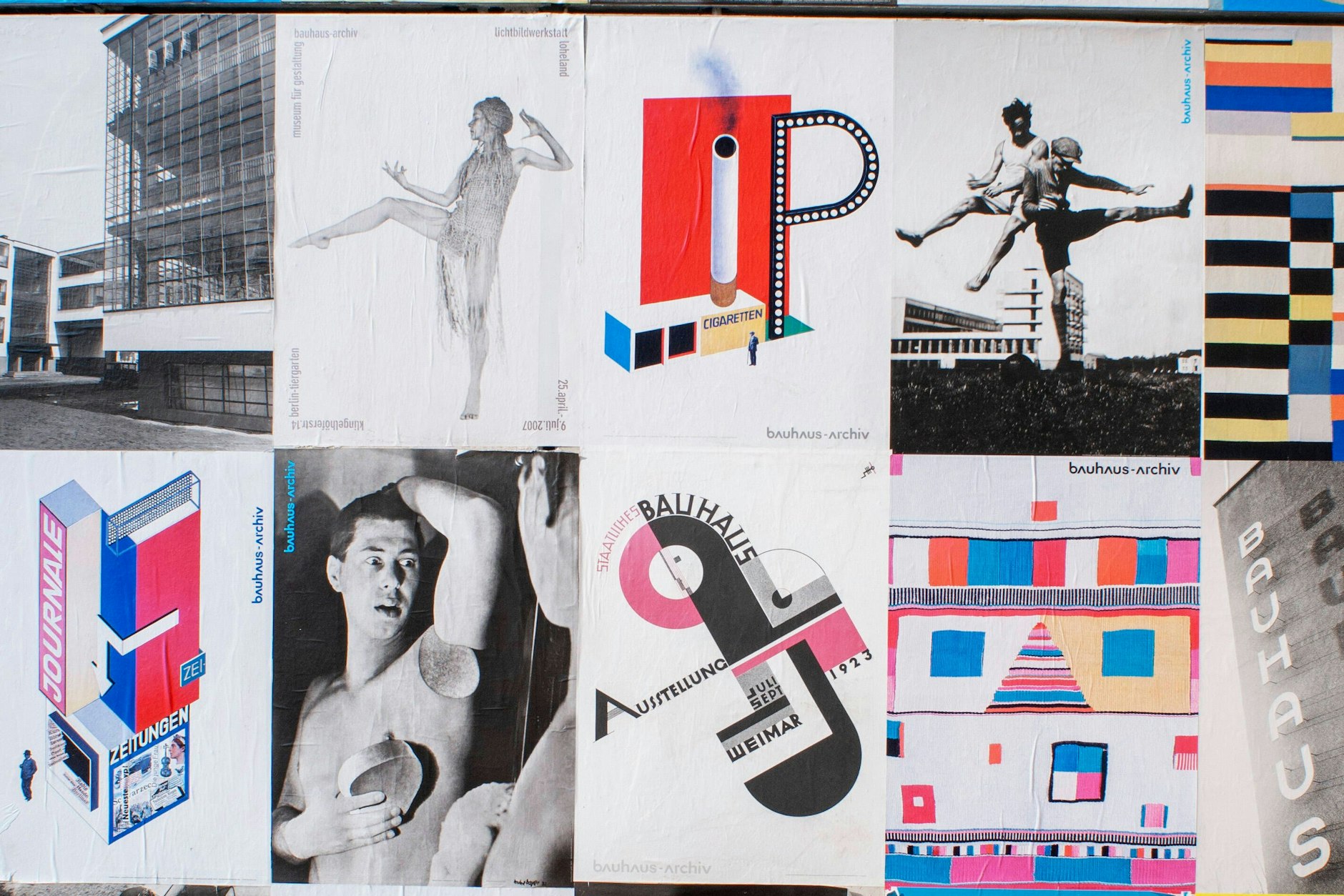 Hoch das Bein, ab den Arm: Plakatwand im Berliner Bauhaus-Archiv.
