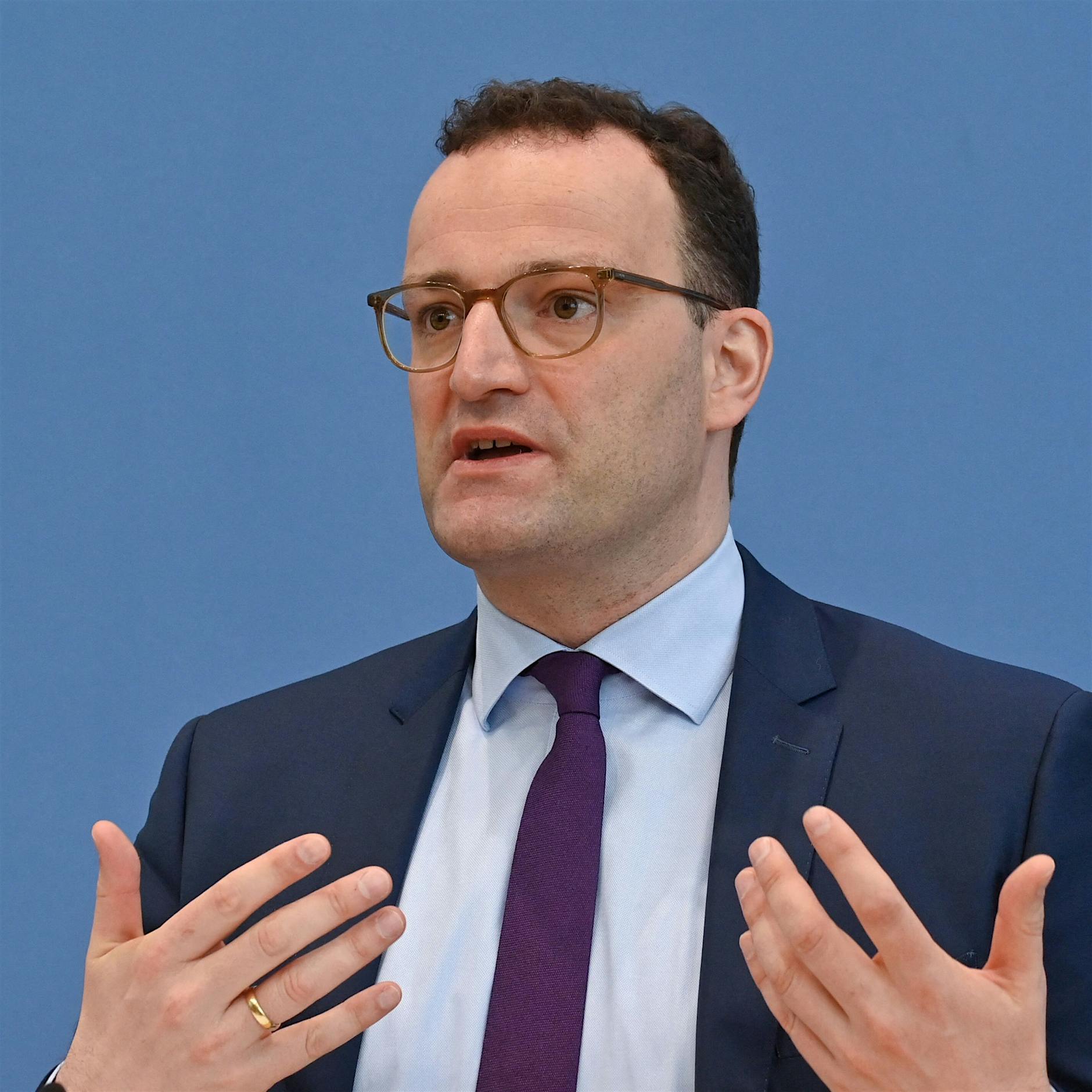 Spahn: Schüler ab zwölf Jahren könnten in den Sommerferien geimpft werden